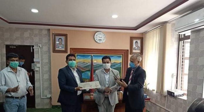 आन्तरिक मामिला तथा कानुन मन्त्रालय र मध्यपश्चिम विश्वविद्यालयबीच स्नातकोत्तर पत्रकार छात्रवृत्ति समझदारी पत्रमा हस्ताक्षर ।