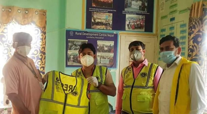 आर डि सि नेपालद्धारा प्रेस ज्याकेट रौतहटका संचारकर्मीलाई सहयोग ।