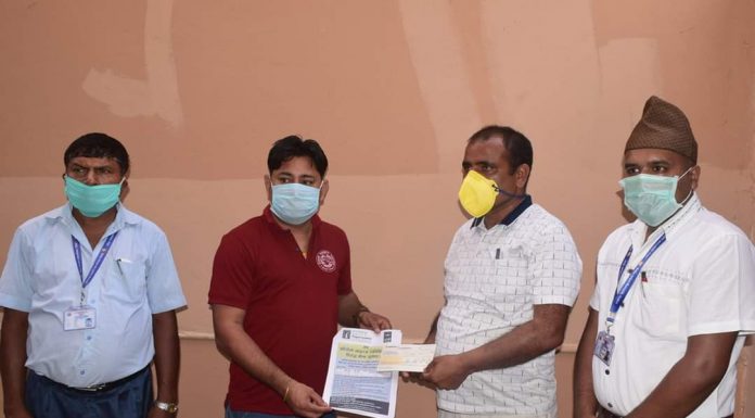 माधव नारायण नपाद्वारा राैतहटका संचारकर्मीहरुलाई ८५ लाखकाे विमा ।