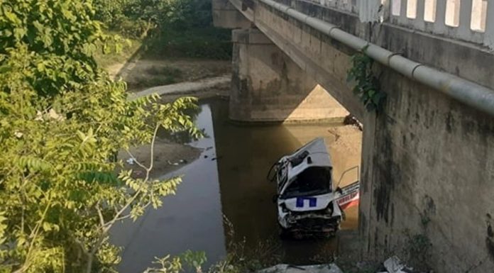 सुत्केरी बोकेको एम्बुलेन्स पुलबाट खस्यो दुर्घटना, ६ घाइते ।