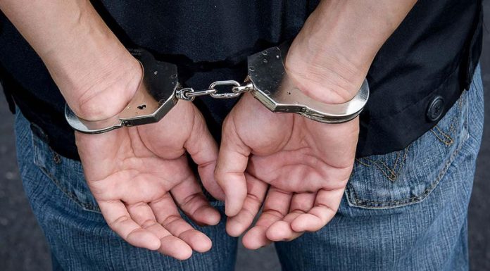 बैंकको एटी एम मेसिन फुटाउँदै गर्दा एक जना पक्राउ ।