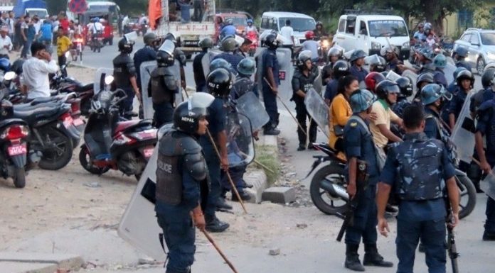 सर्लाहीका चीनी मिलले उखु किसानको पैसा दिएन, पैसा माग्ने क्रममा झडप हुँदा ११ जना घाइते ।