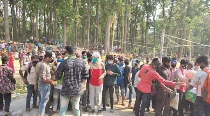 सुदुरको गौरीफन्टा नाकाबाट ३ दिनमा झन्डै ५ हजार भित्रिए ।