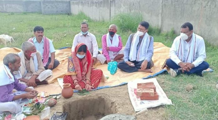 मौलापुरमा नगर प्रमुख साहद्धारा कोल्ड स्टोरको शिलान्यास ।