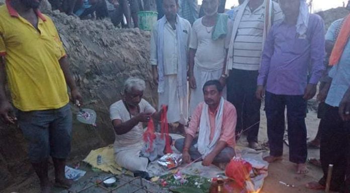 नगरप्रमुख यादबद्धारा निमाबी विद्यालयमा ५ कोठे भवनको शिलान्यास ।