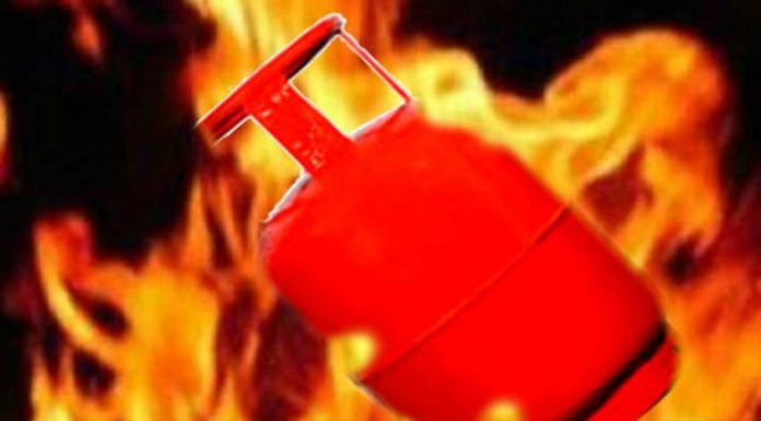 खाना पकाउने ग्यास आगलागीबाट दुई जनाको मृत्यु ।