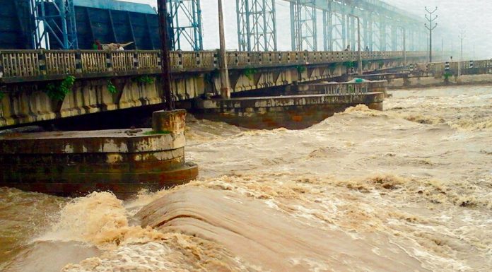 कोशी नदीमा पानीको बहाव बढ्यो, सतर्क रहन आग्रह ।