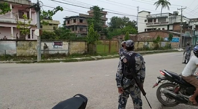 सडकमा खटिने रौतहटको सुरक्षाकर्मीको स्वाव टेष्टको माग ।
