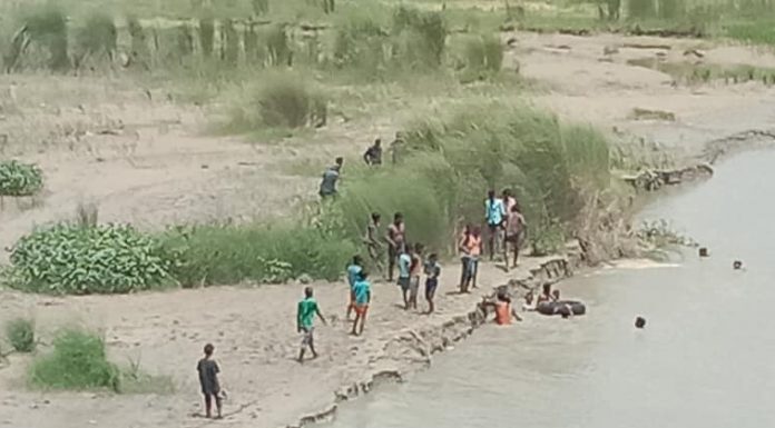 रौतहटमा बागमती नदीमा तीन जना बालिकाहरु बेपत्ता ।