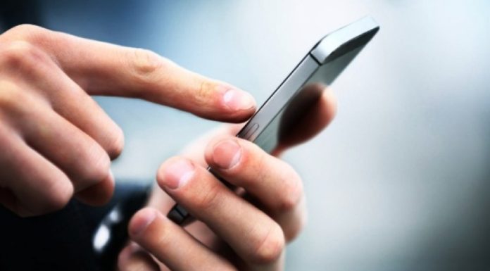 फोनमा कुरा गर्दैगर्दा घरको छतबाट खसेर एक जनाको मृत्यु ।