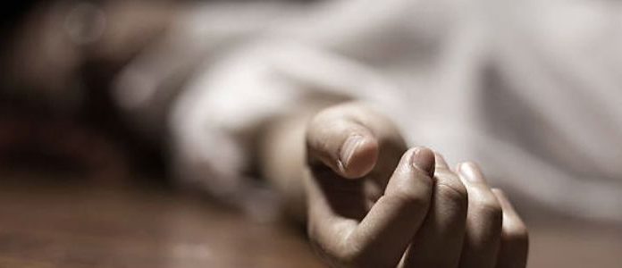 ढुङ्गा लागेर मजदूरको मृत्यु ।