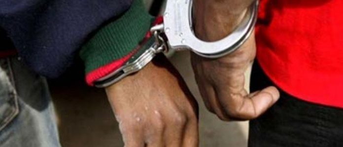 बील नभएका सामग्रीसहित दुई भारतीय पक्राउ ।