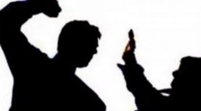 महिला स्वास्थ्यकर्मी कुटिए, कुटपिट गर्ने युवक फरार ।