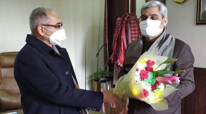 स्वास्थ्य मन्त्रीहृदयेश त्रिपाठी र राजदूत विनय मोहन क्वात्राबीच भेटवार्ता ।