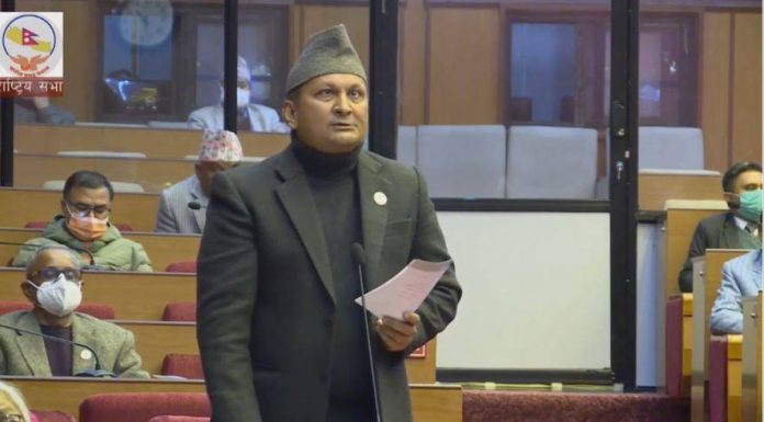 प्रधानमन्त्री केपी शर्मा ओली हिटलर बन्न खोजेको : रमेशजंग रायमाझीको टिप्पणी ।