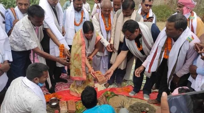 मौलापुरमा स्वास्थ्य चौकी भवनको शिलान्यास ।