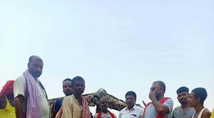 रौतहटमा अग्निपिडित बैठालाई माओवादीको युवा नेता शम्भु सिंहको सहयोग