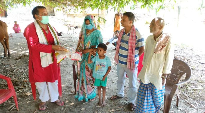 प्रकाश भाई मधेसियाको सहयोगमा शहिद परिवारलाई नगदसहित खाद्यान्न वितरण