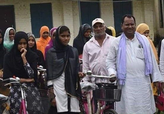 बेटी पढाउ बेटी बचाउ कार्यक्रम अन्तर्गत छात्राहरुलाई साईकल वितरण