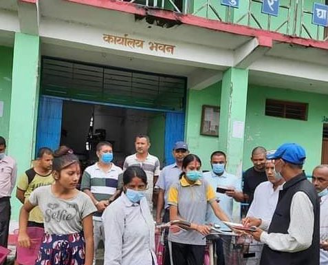 रौतहटमा बेटी पढाउ बेटी बचाउ कार्यक्रम अन्तर्गत ३६ छात्राहरुलाई साइकल वितरण