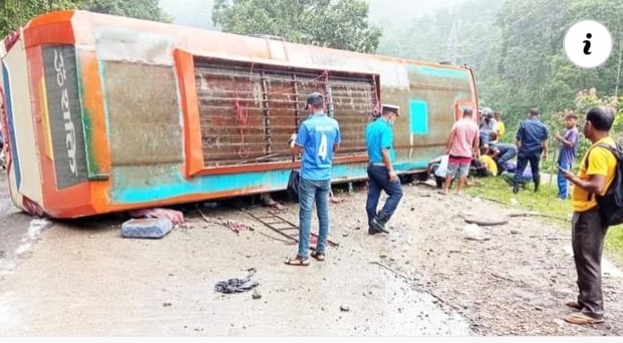 बारा मा सवारी दुर्घटनामा परि एक जनाको मृत्यु अन्य ८ जना घाइते