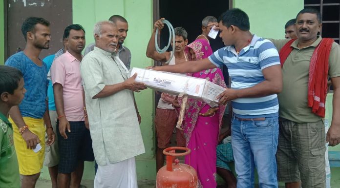 रौतहटको बौधिमाई नपाको वडा न १ मा ५४१ घर परिवारलाई ग्यास सिलिन्डर तथा चुल्हो बितरण