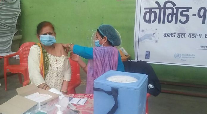 धनगढीमा आज र भोली जोन्सनको खोप लगाइँदै