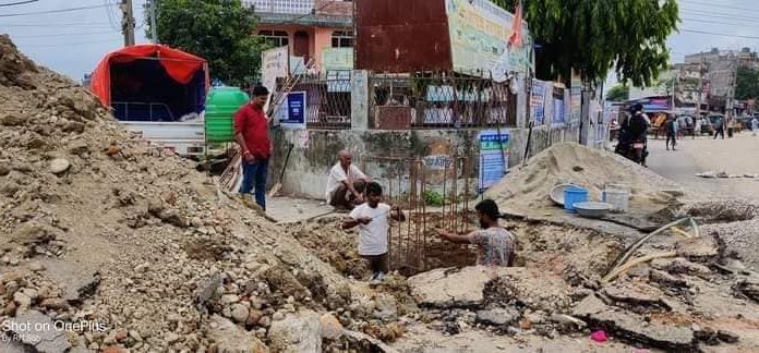 गौरको विपी चौकमा हाइमस्ट लाइटको जडान कार्य तिब्र रुपमा अगाडी बढ्दै
