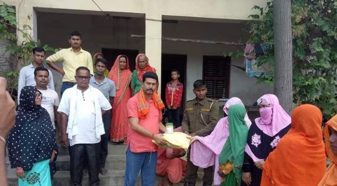 इशनाथ नगरपालिकाको स्वास्थ्य चौकी लक्ष्मिनियामा गर्भवती महिलालाई पौष्टिक खानेकुरा वितरण