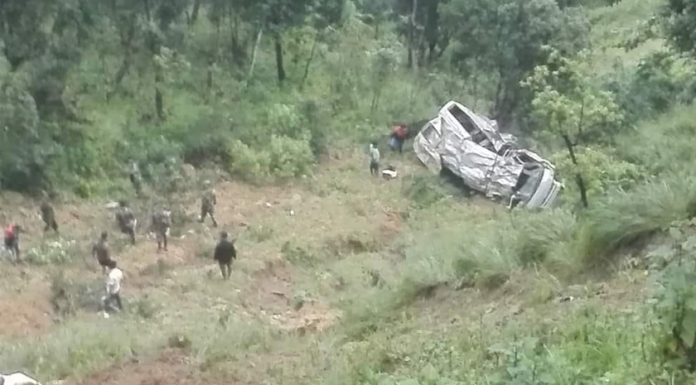 काठमाडौँबाट अर्घाखाँची जाँदै गरेको हाइस दुर्घटना
