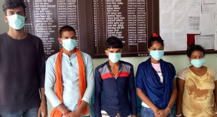 धनुषामा आरकेस्ट्रामा नाच्ने दुई युवतीसहित पाँच जनालाई प्रहरीले गर्यो पक्राउ