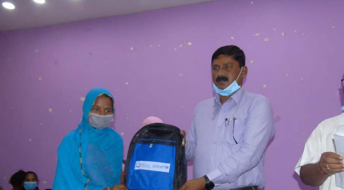 युनिसेफ नेपालको सहयोगमा गौर नपामा संचालित किशोरी शिक्षा कार्यक्रमलाई स्कूल किट ब्याग बितरण