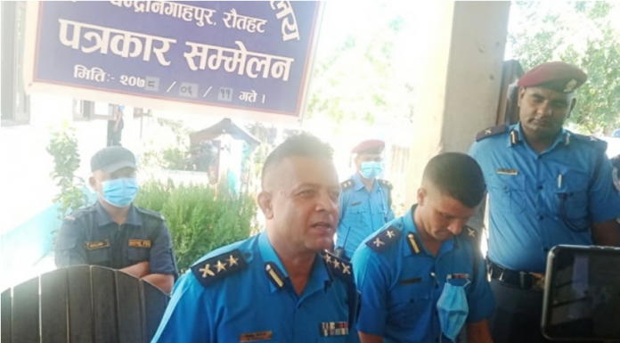 घोरसैनिको हत्याको आरोपमा पक्राउ परेको ३ जनालाई रौतहट प्रहरीले गर्यो सार्वजनिक