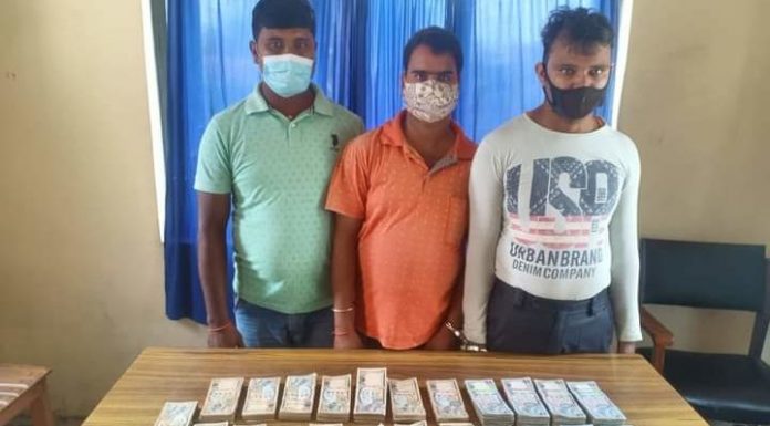 स्रोत नखुलेको साढे १५ लाख रुपैयाँ नगदसहित बिरगंज बाट ३ जना प्रहरीको फन्दामा