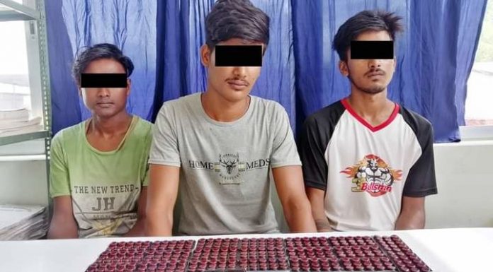 अबैध लागुऔषधसहित सिरहाबाट ३ जना प्रहरीको नियन्त्रणमा