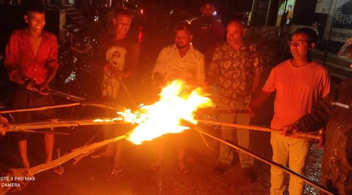 झरीका बीच अख्तियारविरुद्ध गरुडामा मसाल जुलुस ,संघियता धरापमा परेकाे भन्दै चिन्ता व्यक्त