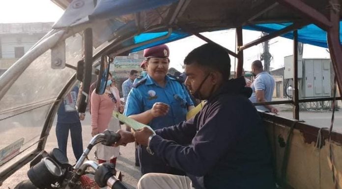 सभ्य तथा सुरक्षित होली तथा ट्राफिक नियम सम्बन्धि सचेतनामुलक पर्चा पम्पलेट बितरण ।