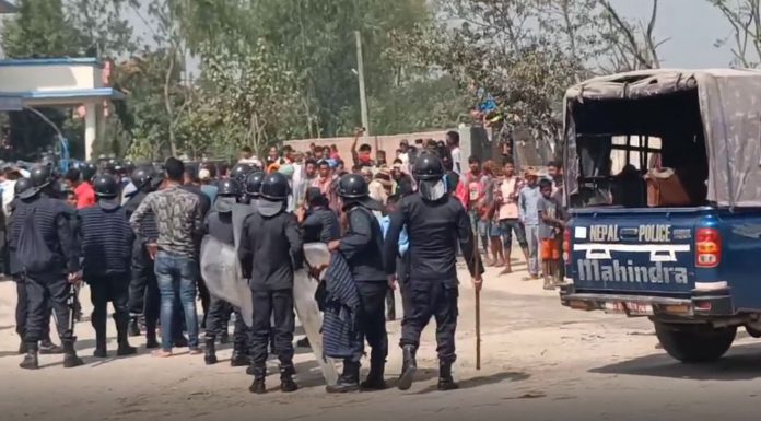 आईतबार गुजरामा दिनभर तनाव स्थिति नियन्त्रणमा लिन १२ राउण्ड आश्रुग्यास र ६ राउण्ड हवाई फायर ।