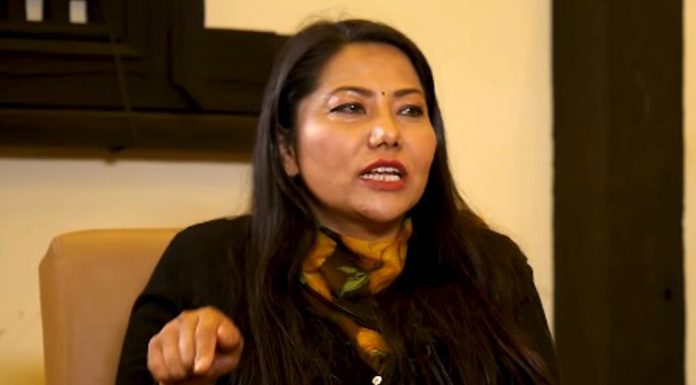 रामकुमारी झाँक्रीले सर्वोच्चको आदेश प्रभावमा परेर गरेको निर्णय भएको आरोप लगाएकी छन् ।