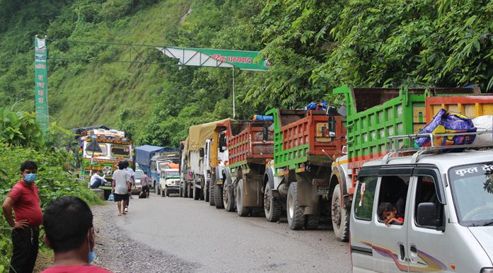बुटवल-पाल्पा सडकमा टिपर चलाउन रोक ।