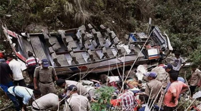 भारतको उत्तराखण्डमा तीर्थयात्री बोकेको बस दुर्घटना, २६ जनाको मृत्यु