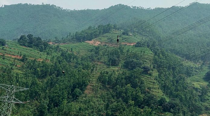 उच्च भोल्टेजकाे तारमा मान्छे चढेपछि