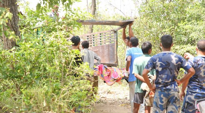 कैलालीको गौकन्द्री खोलामा बालकको शव भेटियो ।