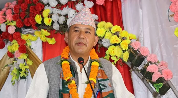 स्वास्थ्यमन्त्री भवानीप्रसाद खापुङ, चिकित्सा शाष्त्र अध्ययन संस्थानको कार्यक्रममा ।