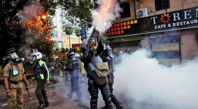 рд╢реНрд░реАрд▓рдВрдХрд╛рдХреЛ рд░рд╛рд╖реНрдЯреНрд░рдкрддрд┐ рдирд┐рд╡рд╛рд╕рднрд┐рддреНрд░реИ рдкреНрд░рджрд░реНрд╢рди ред