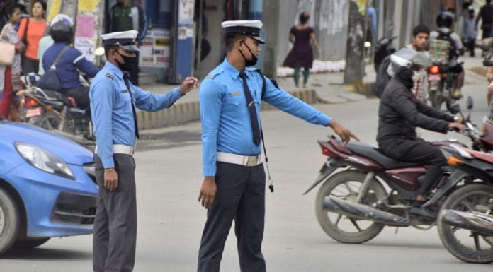 तिब्र गतिमा सवारी साधन चलाउने चालकहरुलाई सचेतना कक्षा |