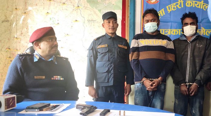 धनुषामा अवैध हतियार पेस्तोलसहित २ जना पक्राउ