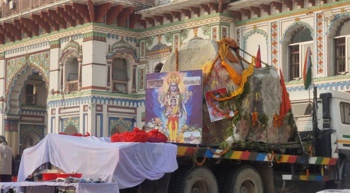 देव शिला आज हिन्दुहरूको पवित्र धार्मिक स्थल जनकपुरधाममा अयोध्यामा