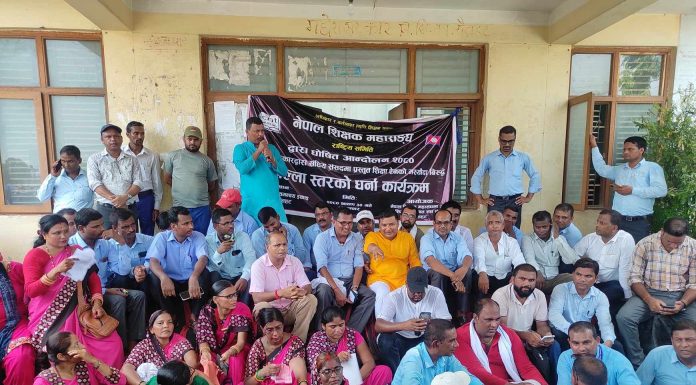 गौरमा शिक्षकहरुद्वारा वृहद विरोध प्रदर्शन |