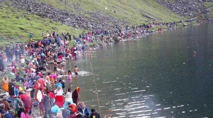 मेलाका लागि खाद्यान्न ढुवानी |